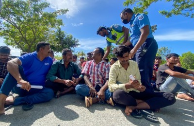 މުސާރަ ނުދީގެން ހާލުގައި ޖެހިފައި ތިބި ޖައުސާގެ މުވައްޒަފުން މިއަދު ވެސް އިހްތިޖާޖުގައި
