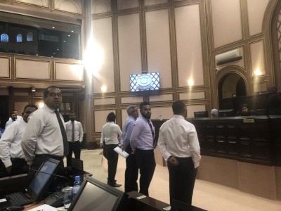 ޕީޕީއެމް މެންބަރުން އަޑުގަދަކުރުމުން މަޖިލިސް މެދުކަނޑާލައިފި