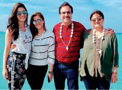 ކްރިތީ އާއިލާއާއެކު ރާއްޖޭގައި