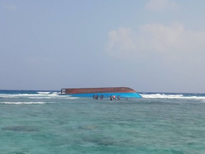 ފަސް މީހުންނާ އެކު ދަތުރު ކުރި ދޯންޏެއް ބަންޑުން ޖަހާލައިފި