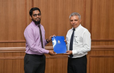ފޮތް ލިޔުމާއި ރިސާޗު ހަދަން އެމްއެންޔޫ އިން 1.7 މިލިއަން ރުފިޔާގެ އެހީ ދޫކޮށްފި