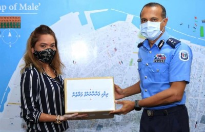 ފިލްމީ ފަންނާނުންގެ ފަރާތުން ފުލުހުންނަށް ޕީޕީއީ ހަދިޔާކޮށްފި