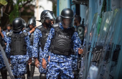 އާންމުންގެ ބަޔަކަށް އަނިޔާކުރި މައްސަލައެއްގައި ތިން ފުލުހަކު ވަޒީފާ އިން ވަކިކޮށްފި