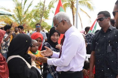 ރައީސް ސޯލިހުގެ ސުނާމީ ތަޖުރިބާ: އެއް ދަރިކަލުން އިނީ ގަހެއްގެ ކުރީގައި!