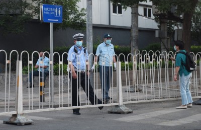 ކޭސްތައް އިތުރުވާތީ ޗައިނާގައި ދެ ވަނަ ރާޅެއްގެ ބިރު ބޮޑުވެއްޖެ