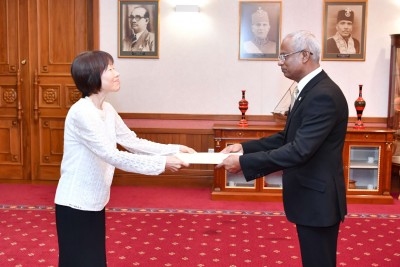 ޖަޕާނުގެ އާ ސަފީރު، ސަފީރުކަމުގެ ފަތްކޮޅު ރައީސް ސޯލިހަށް އަރުވައިފި
