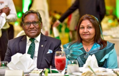 ކުރީގެ ރައީސް ވަހީދުގެ ދެކަނބަލުންނާ މަގުމަތިން ދިމާކޮށްލައިފި