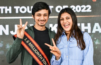 1.6 މިލިއަން ވަނަ ޓޫރިސްޓް: ހަނީމޫން ދަތުރުން ބޮޑު ސަޕްރައިޒެއް