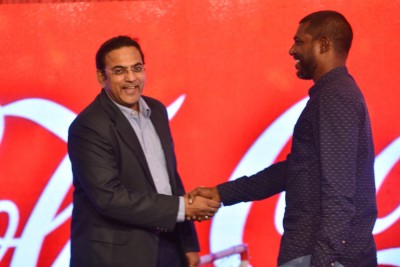 ކޯކު ފުޅިއެއް ބޯލައިގެން ޕްރިމިއާ ލީގް މެޗެއް ބަލާލަން ލަންޑަނަށް ދިޔުމުގެ ފުރުސަތު