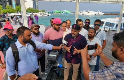 "ފެލާލައިފި" ޖަލްސާ އަށް ދައުވަތު ދޭން އިދިކޮޅުގެ ލީޑަރުން މާލެ އަތޮޅުގެ ރަށްތަކަށް