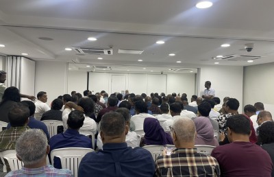 ރައީސް، ޕްރައިމަރީގެ ކެމްޕެއިން ފައްޓަވައި، ގައުމީ މަޖިލިހުގެ މެމްބަރުންނާ ބައްދަލުކުރައްވައިފި