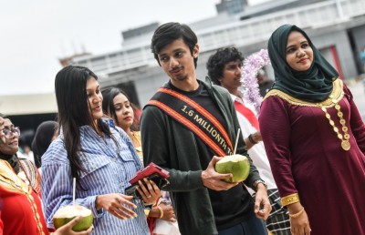 1.6 މިލިއަން ވަނަ ޓޫރިސްޓް: ހަނީމޫން ދަތުރުން ބޮޑު ސަޕްރައިޒެއް