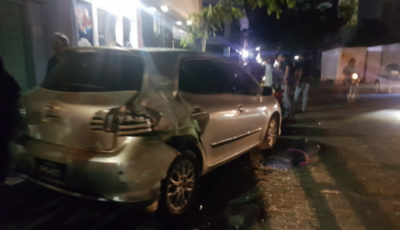 ޕާކް ކޮށްފައި އޮތް ކާރެއްގައި ޕިކަޕަކުން ޖެހި ހަތަރު މީހަކަށް އަނިޔާވެއްޖެ