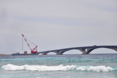 ބުރިޖު އަޅަން ހެދި ވަގުތީ ޕްލެޓްފޯމް އެއްކޮށް ނަގައިފި