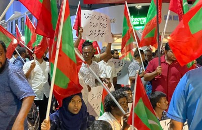 ރޭގެ މުޒާހަރާއިން ހައްޔަރުކުރި އެންމެން ދޫކޮށްލައިފި