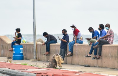 ގިނަ ބަޔަކު ބޭރުގައި! އަލުން ލޮކްޑައުންއަކަށް ދާން ޖެހިދާނެ!