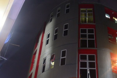ގެއެއްގެ ފާރުގެ ބައެއް މީހެއްގެ ގައިމައްޗަށް ވެެއްޓި ޒަހަމްވެއްޖެ