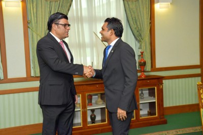 ލަންކާގައި އުޅޭ ދިވެހިންނަށް ދިމާވާ ދަތިތަކަށް ހައްލު ހޯދައިދޭނަން: ސަފީރު