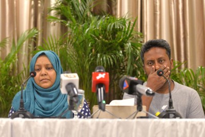 ކަރުނައާ އެކު ޖިއާންގެ މަންމަ: އެއީ އިހުމާލުވުމުގެ ނަތީޖާ!