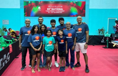 ސީވީޑް އާއިލާގެ ތިން ޖީލުގެ ކުޅުންތެރިން އެއް ޓީމެއްގައި