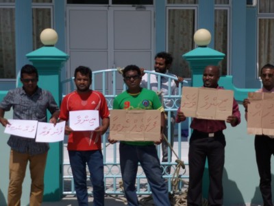މަޑުއްވަރީގެ ރައްޔިތުން ނުކުމެ ބަންދުކުރި ކައުންސިލަރުން ދޫކޮށްލައިފި