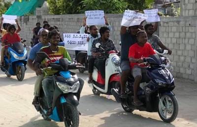 އެއް ޖިންސުން ގުޅުން ހިންގި ކަމަށް ބުނާ ބަޔަކު ހައްޔަރު ނުކޮށްގެން މުޒާހަރާ ކުރަނީ