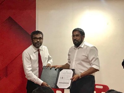 އެންއައިސީގެ ކުރީގެ ރައީސް ފަރުހާދު ޖޭޕީއަށް ސޮއި ކުރައްވައިފި