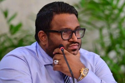 އަދީބު ގޭބަންދަށް ބަދަލުކޮށްފި