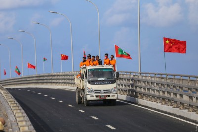 ޗައިނާ އިން ނަގާފައިވާ ލޯނުތަކާ ގުޅޭ ގޮތުން އަލުން މަޝްވަރާ ކުރަނީ