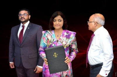 ދަރިކަލުން ޣައްސާންގެ އިދިކޮޅު ކެންޑިޑޭޓަށް މައުމޫންގެ ތާއީދު