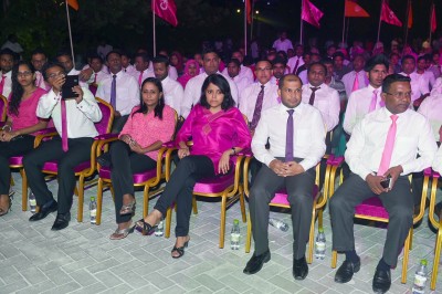 މައުމޫނުގެ އަރިސް ބޭފުޅުން ޕީޕީއެމުން ވަކިވާން ނިންމައިފި