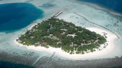 ފަތުރުވެރިޔަކު ގެނބިގެން މަރުވެއްޖެ