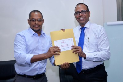 500 ހެލްމެޓް ދޫކުރާ ރޯޑް ޝޯއެއް ސޮލަރަލް އިން ބާއްވަން ނިންމައިފި