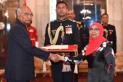 ސަފީރު އާއިޝާ ދީދީ، އިންޑިއާގެ ރައީސަށް ފަތްކޮޅު އަރުވައިފި