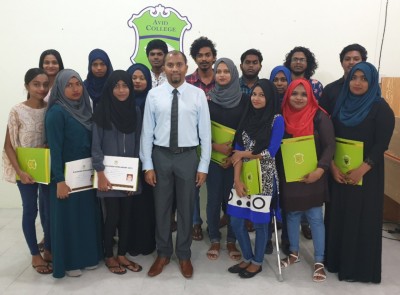 އެވިޑުގެ "ނާއިބު ރަޝާދު ސްކޯލާޝިޕް" ލިބުނު ދަރިވަރުންނަށް ލިޔުން ހަވާލުކޮށްފި