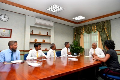 ހދ. ވައިކަރަދޫގެ ކައުންސިލަރުންނާ ރައީސް ބައްދަލުކުރައްވައިފި
