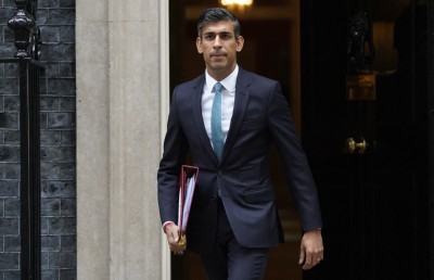 މުޒާހަރާ ހުއްޓުވަން އިނގިރޭސި ފުލުހުންނަށް އިތުރު ބާރު ދެނީ