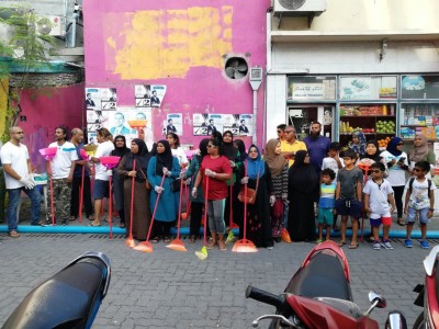 މާފަންނު މެދު ދާއިރާގެ ކައުންސިލަރާއެކު ރައްޔިތުން ނިކުމެ މަގުތައް ސާފުކޮށްފި