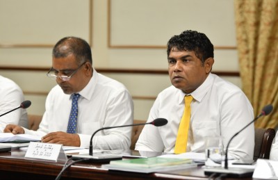 މާލެއަކީ ދަންތުރައެއް، އަތޮޅުތައް ތަރައްގީ ކުރޭ: ބޮންޑޭ