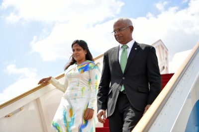 ނުރަސްމީ ‏‏ދަތުރުފުޅެއްގައި ރައީސްގެ ދެކަނބަލުން ސިންގަޕޫރަށް ފުރާވަޑައިގެންފި