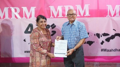 ރައީސް މައުމޫނާއި ނަސްރީނާ އެމްއާރުއެމަށް ސޮއި ކުރައްވައިފި