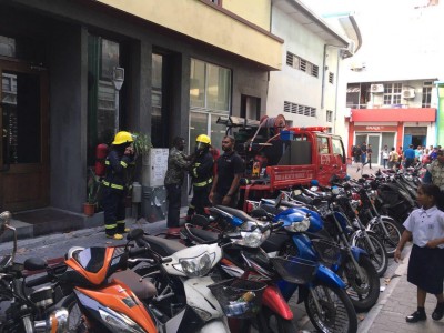 މާލޭގެ ގެއެއްގައި ރޯވި އަލިފާންގަނޑު ކޮންޓްރޯލްކޮށްފި