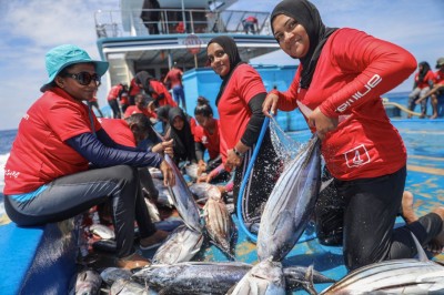 ކަނބަލުން މަހަށް ގޮސް ދެ ގަޑިއިރު ތެރޭ 300 ކިލޯގެ މަސް ބާނައިފި