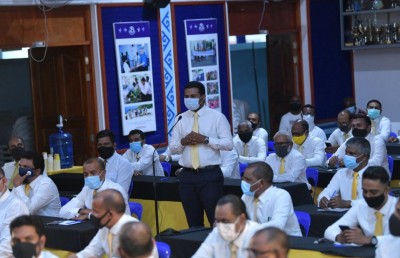 މިތިބީ ތާށީގައި، އެކަމަކު ވައުދު އެބަ ފުއްދަން: ނަޝީދު