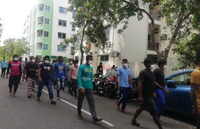 މުސާރަ ނުދިން މައްސަލައިގައި ބިދޭސީން މުޒާހަރާކޮށް، ފުލުހުންގެ ފްލެޓުތަކަށް ގެއްލުންދީފި
