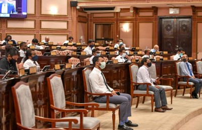 މެމްބަރަކު އަވަހާރަ ކޮށްލުމުގެ ވާހަކަ ވެސް، ގާނޫނުއަސާސީ އުވާލާ ވާހަކަ ވެސް މަޖިލީހުގައި ދެއްކޭނެ: ނަޝީދު