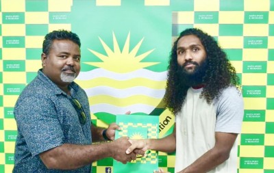 ތަޖުރިބާކާރު ޑިފެންޑަރު ޑުންގާގެ ކޮންޓްރެކްޓް މާޒިޔާއިން އައު ކޮށްފި