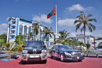 ސަރުކާރުގެ ބޭނުމަށް 15 ކާރު ހޯދަނީ