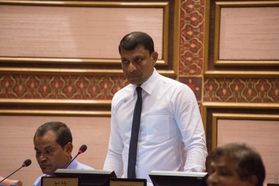 މަހްލޫފް ސަސްޕެންޑެއް ނުކުރެވޭނެ، ވަކިކުރަން ޖެހޭނީ: ރިޔާޒު