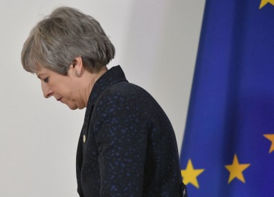 ތެރޭސާ މޭ އިސްތިއުފާއަށް ތައްޔާރުވެ ވަޑައިގަންނަވަނީ